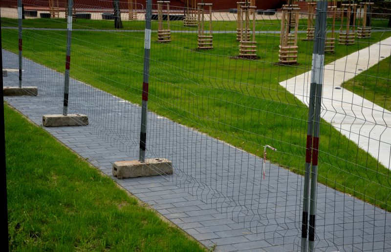 Concrete Fencing Vs Traditional Fence Materials